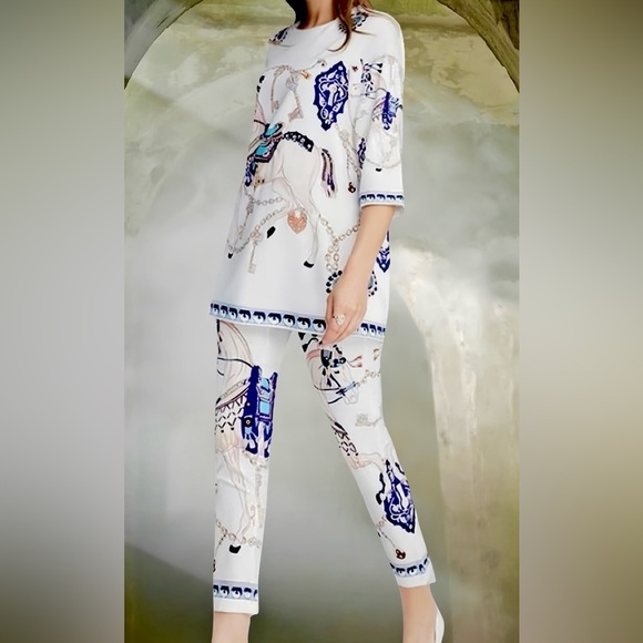 British Pearl Royal Horse Embellished Oversized Blouse & Skinny Pants Suit Set. - Picture 3 of 17